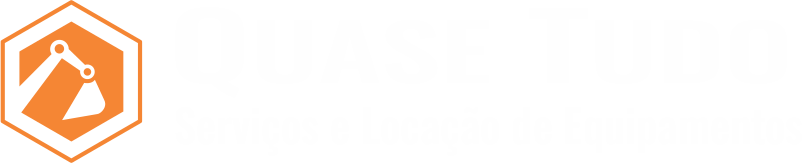 Logo com letras em branco da empresa Quase Tudo.